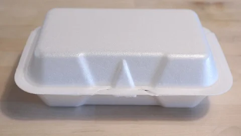 Coronavirus Lockdown Support Local Restaurants with Takeout Veg Dragon Roll Vidéo 128570460