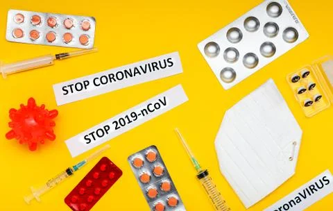 Coronavirus model, protective mask, different pills, syringes, filters for no Stock-Fotos