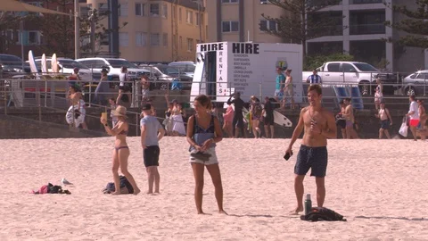 Coronavirus shuts down Bondi Beach in Australia during global COVID 19 Pandemic 스톡 동영상 129790289