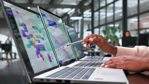 Corporate Manager Explains Email Communication Platform 스톡 동영상 341010142