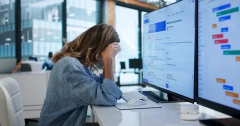 Corporate Manager Struggles With Headache While Emailing Clients At Computer. Foto stock