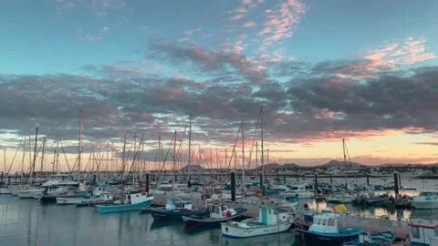 Corralejo harbour at sunset 库存影片 260894646