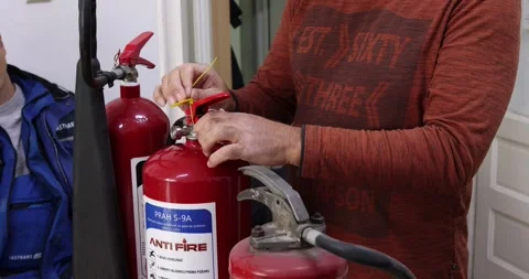 The correct use of a fire extinguisher Stock Footage 318655677