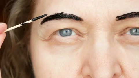Correction of eyebrows and modeling at home, eyebrow coloring henna tattooing Stock Footage 152584048