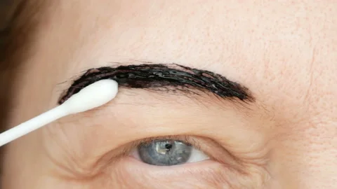 Correction of eyebrows and modeling at home, eyebrow coloring henna tattooing Stock Footage 152584201