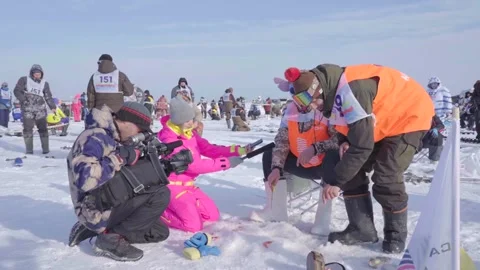 Correspondent interviewing a fisherman Stock Footage 188600547