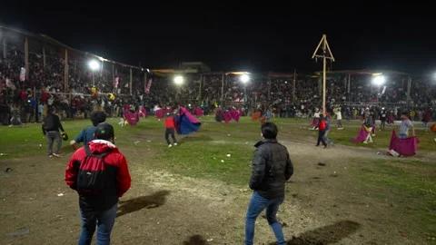 Corrida de toros populares de Pillaro en Ecuador 2023_24.mov Vídeos de archivo 335699790