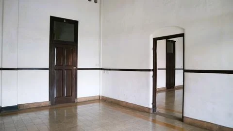 Corridor with multiple black-framed doorways Foto stock