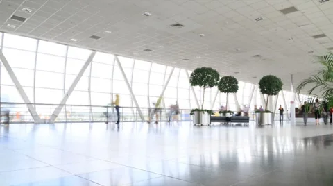 Corridor in shopping mall timelapse 库存影片 7745631