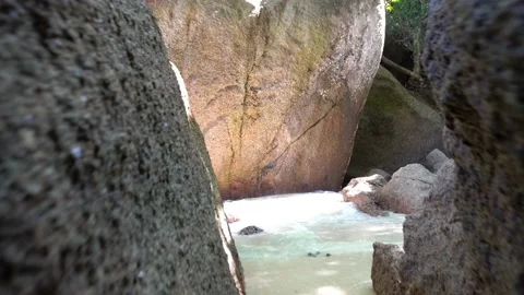 A corridor of stones on the beach. Water flows. Video stock 192979897