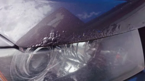 Corroding car hood with rust damage near headlight in extreme close up 库存影片 334662957