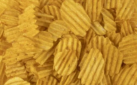 Corrugated potato chips. Chips as a screen saver, a beer snack. 库存照片