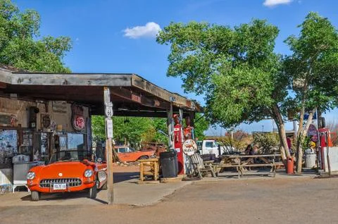 Corvette outside the Hackberry General Store on route 66 Fotos de archivo