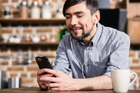 Cose up of positive man using his smartphone Stockfoto's