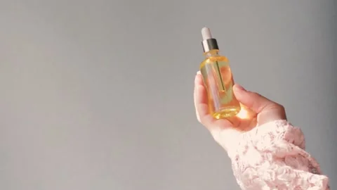 Cosmetic oil in a woman's hand. Stock Footage