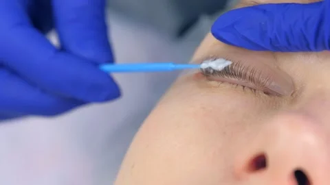 Cosmetologist apply solution for lamination on lashes, lift eyelashes procedure. Stock Footage 136874050