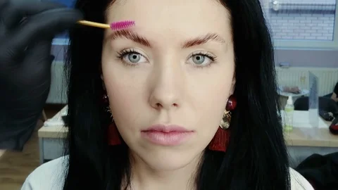 Cosmetologist combs the eyebrows Stock-Footage 108001832