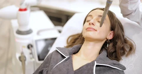 Cosmetologist doing laser facelifting procedure in beauty clinic Stock Footage 149328171