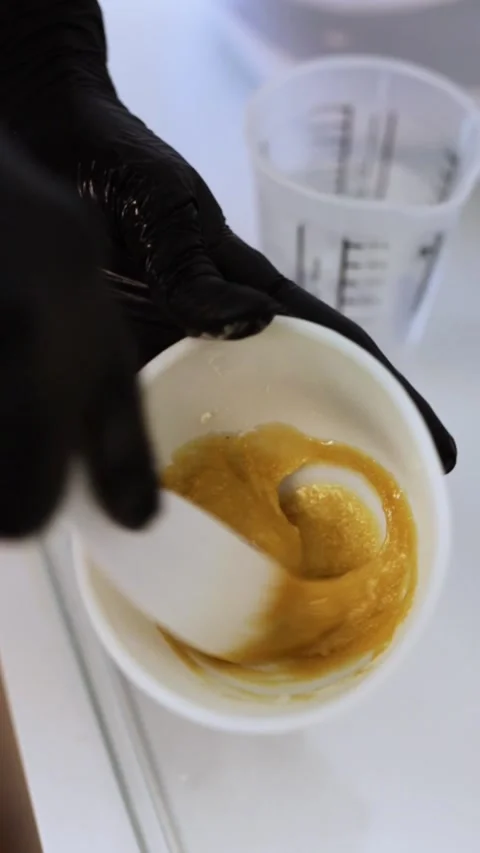 The cosmetologist mixes the alginate mask Video stock 271204553