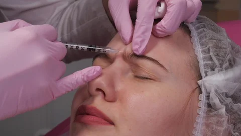 Cosmetologist puts an injection Video stock 105558607