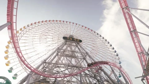 Cosmo Clock 21 Giant Ferris Wheel - Yokohama Cosmo World - Minato Mirai - Stock Footage 344092431