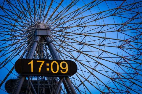 Cosmo World Ferris Wheel Structure 스톡 사진
