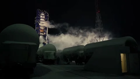 A cosmodrome with a rocket at the launch site. Vidéo 148278863