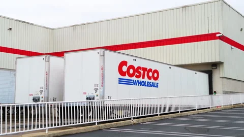 Costco warehouse loading unloading freight cargo container, truck trailer Video stock 330264871