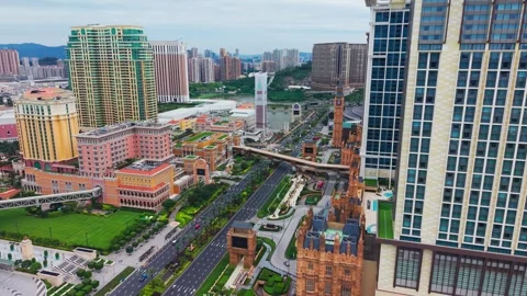 Cotai Strip Aerial Pullback, Parisian Macao Eiffel Tower, Venetian and Vídeos de archivo 334767957