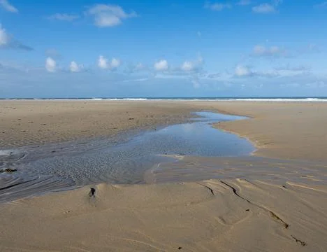 Cotentin beach on windy and cold day in normandy 库存照片