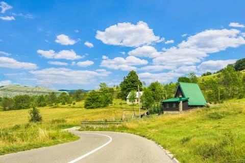 Cottage by the road Stock-Fotos