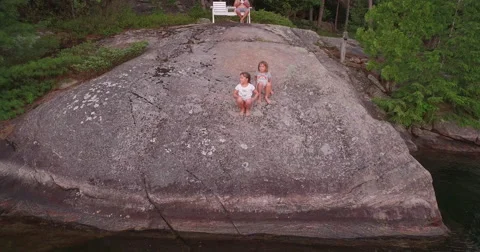 Cottage scenery  Vídeo Stock 68894203