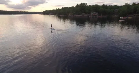 Cottage SUP at sunset  Vídeo Stock 68893167