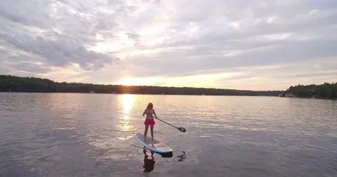 Cottage SUP at sunset   Vidéo 68894772