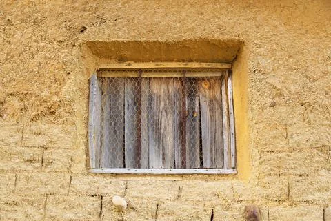 Cottage Window and Old Stock-Fotos