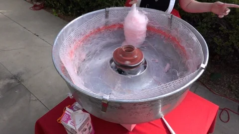 Cotton candy machine.  Spoons candy in slow motion.  HFR 480 fps Stockbeeldmateriaal 96423162