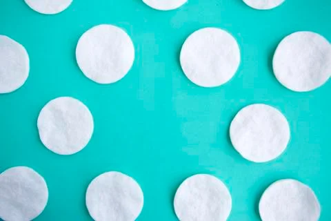 Cotton sponges pattern on blue background, minimal concept, copy space Stockfoto's