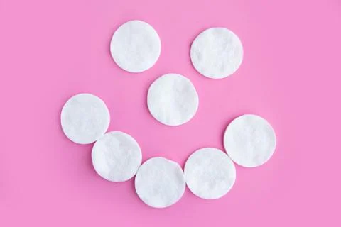 Cotton sponges pattern on pink background, minimal concept Foto stock