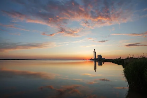 Coucher de soleil bord de Loire Video stock 313150584