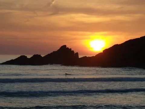 Coucher de soleil et surfeur côte Atlantique Hendaye Stock Photos