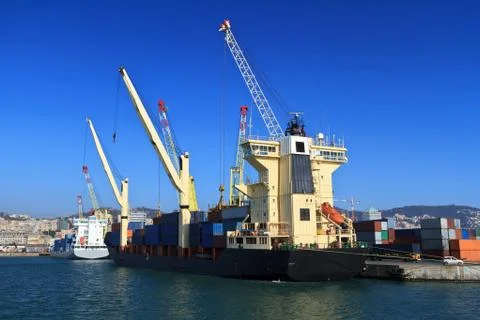 Countainer ship in port Stock-Fotos