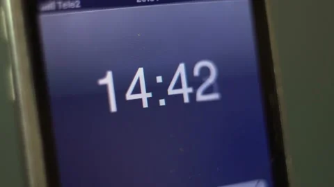 Countdown 14 minutes on an old iPhone 4K Vídeos de archivo 143870649