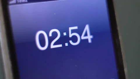 Countdown 3 minutes on an old iPhone 4K Vídeos de archivo 143870800