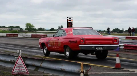 Countdown to start of drag race, york raceway uk Stock Footage 64205442