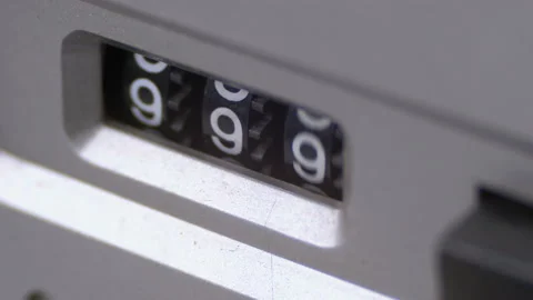 Counter of the Audio Cassette in the Tape Deck Recorder is Rotating Stockbeeldmateriaal 104113308