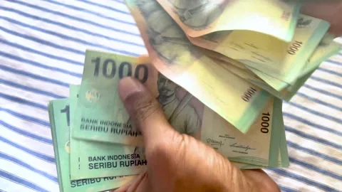 Counting 1000 rupiah denominations Stock Footage 233886192