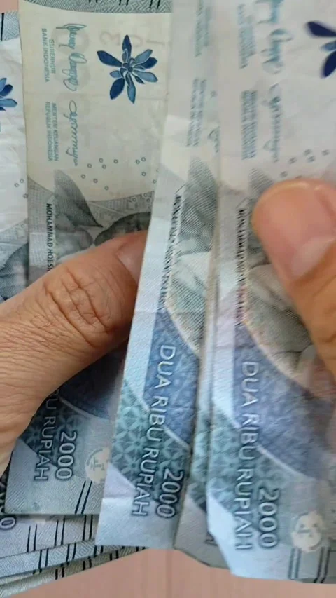 Counting 2000 rupiah as a means of payment in Indonesia Stock Footage 327769587