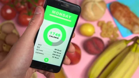 Counting calories Video stock 248061072