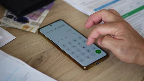 Counting household bills. Video stock 321691091
