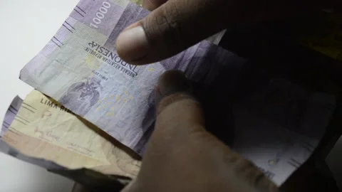 Counting money in rupiah Stock Footage 224258265